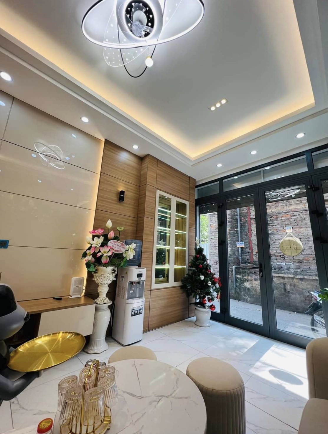 Cho thuê nhà Nguyễn Xiển 55m2 x 4 tầng, 2 mặt ngõ, nội thất đẹp, nhà đẹp, 25 triệu/tháng