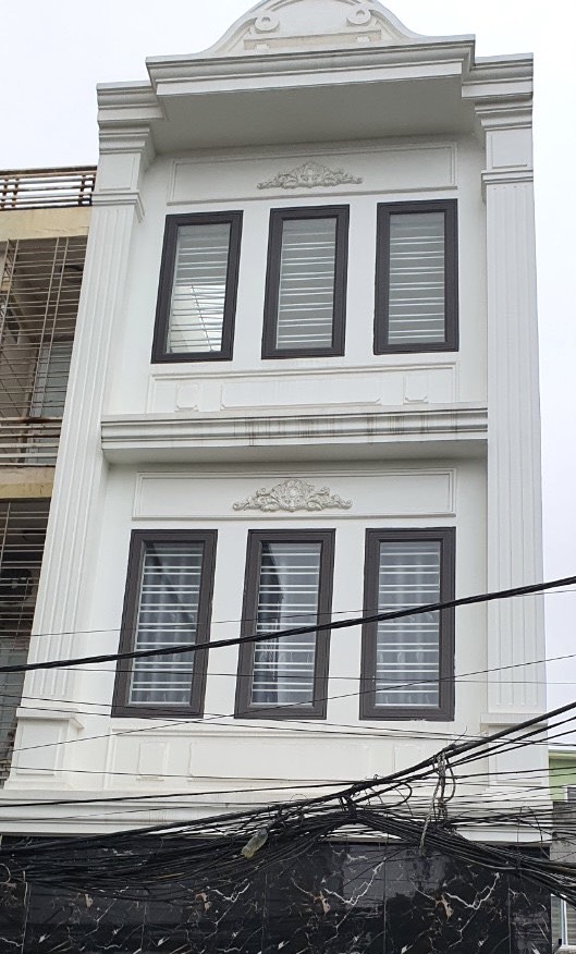 Bán nhà mặt ngõ 41 Khúc Thừa Dụ , diện tích 55m 3 tầng, độc lập, sân cổng, GIÁ 2.8 tỉ