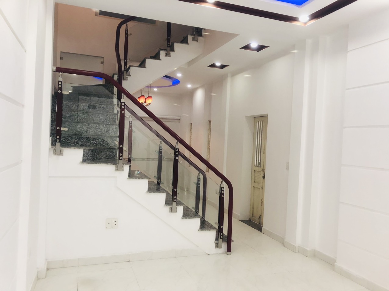 Bán nhà ngõ 213 Thiên Lôi, diện tích 47m 4 tầng, lô góc cực đẹp, GIÁ 2.6 tỉ