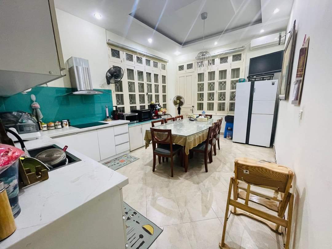 BÁN NHÀ GẦN ĐẠI HỌC NGOẠI THƯƠNG - HỌC VIỆN NGOẠI GIAO. LÔ GÓC - 3 THOÁNG - Ô TÔ 7 Chỗ VÀO NHÀ. Ở - KINH DOANH .