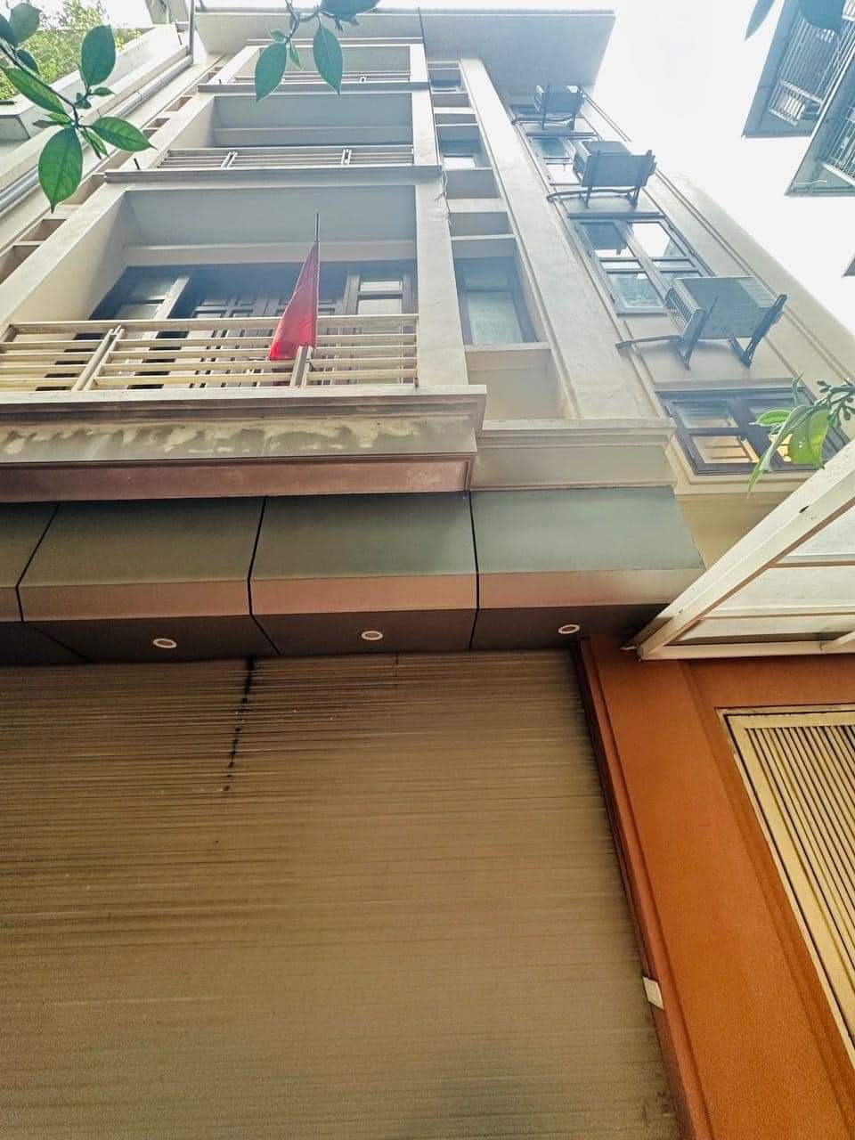 GẦN NGÃ LÁNG HẠ - HUỲNH THÚC KHÁNG. LÔ GÓC - GẦN PHỐ - Ô TÔ VÀO NHÀ - KINH DOANH VĂN PHÒNG. 62m2* 5 tầng, Mặt tiền 7m