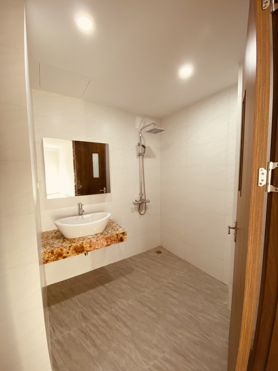 PL Hoàng Tích Trí ô tô 50m2 MT4,7m 6T thang máy 11 tỷ. LH Khánh Trần