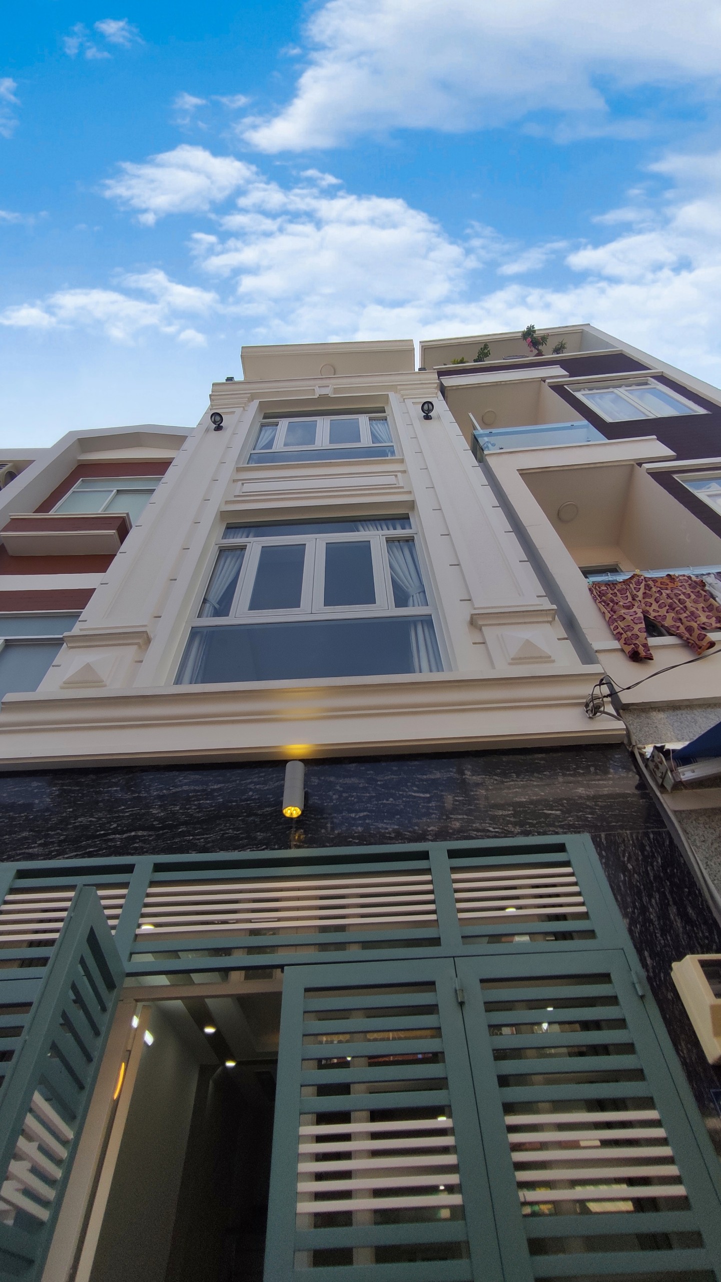 Bán Nhà Mới Đẹp - HXH Quận 4 - 53m2 - 5PN - Sân thượng