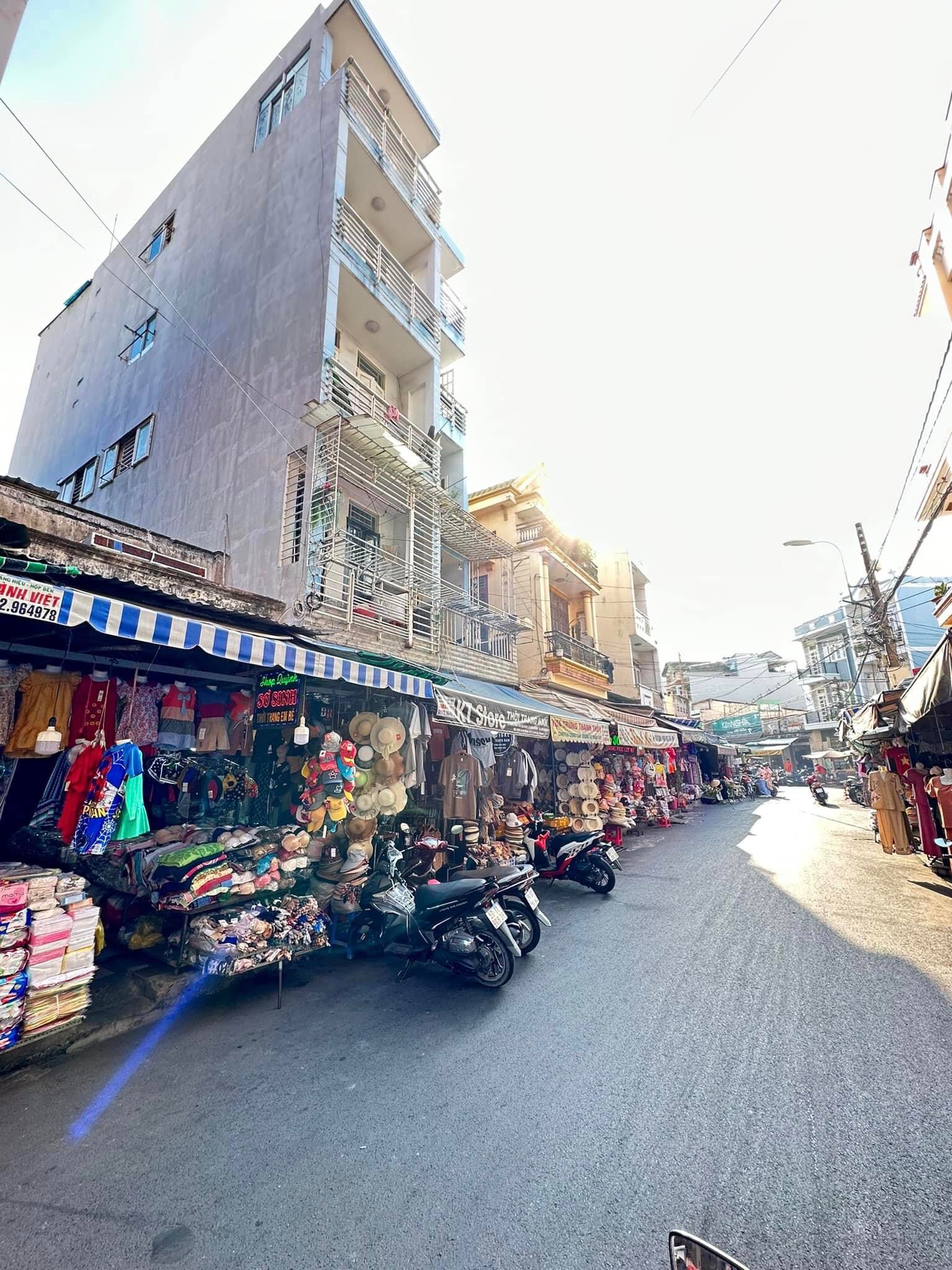 Bán 2 ngôi nhà mặt tiền chợ căn cứ 26 Gò Vấp có thu nhập 70 triệu/1 tháng