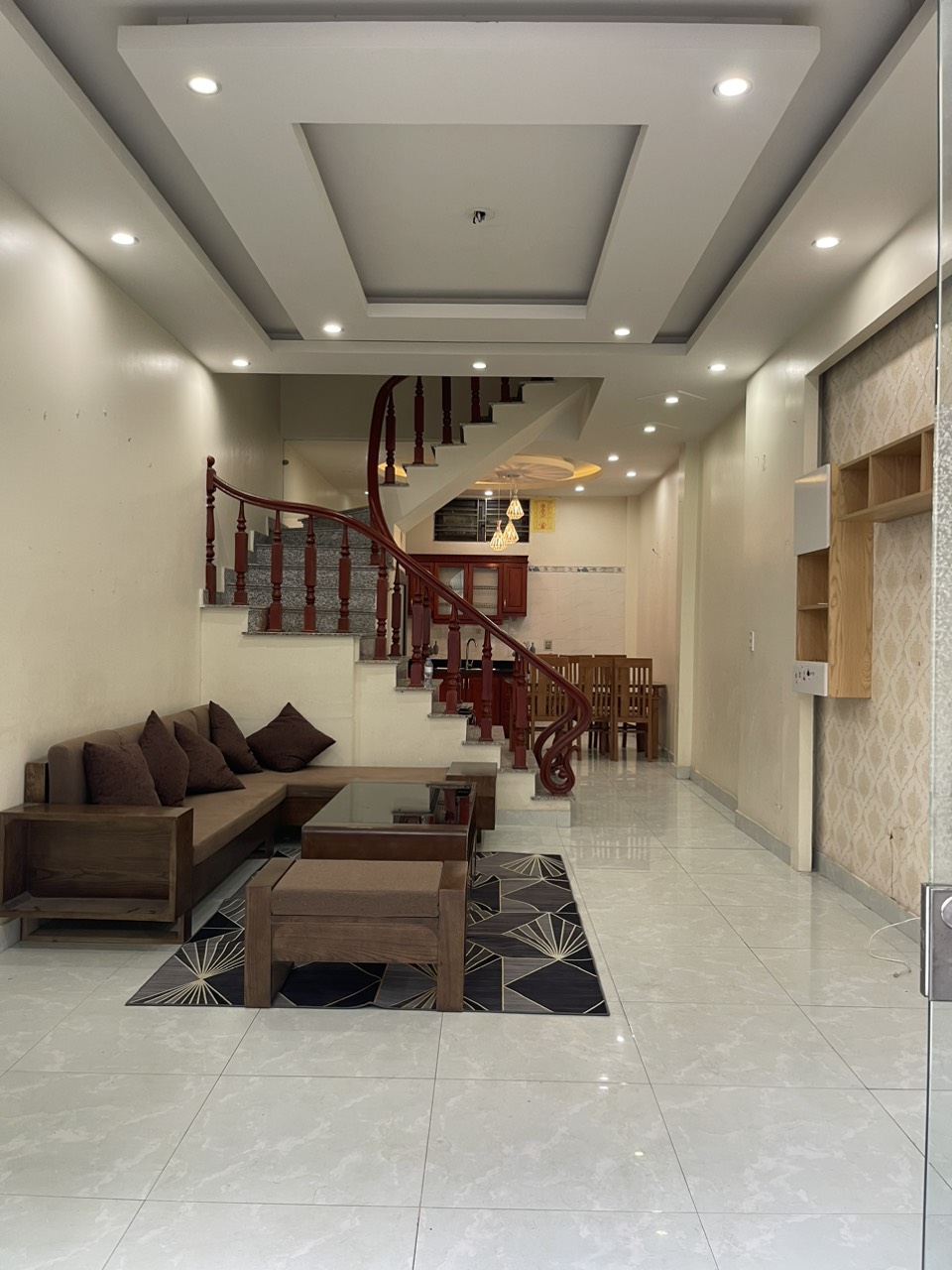 Bán nhà ngõ 33 Kiều Sơn, diện tích 48m 3 tầng GIÁ 2.5 tỉ ô.tô đỗ tận cửa