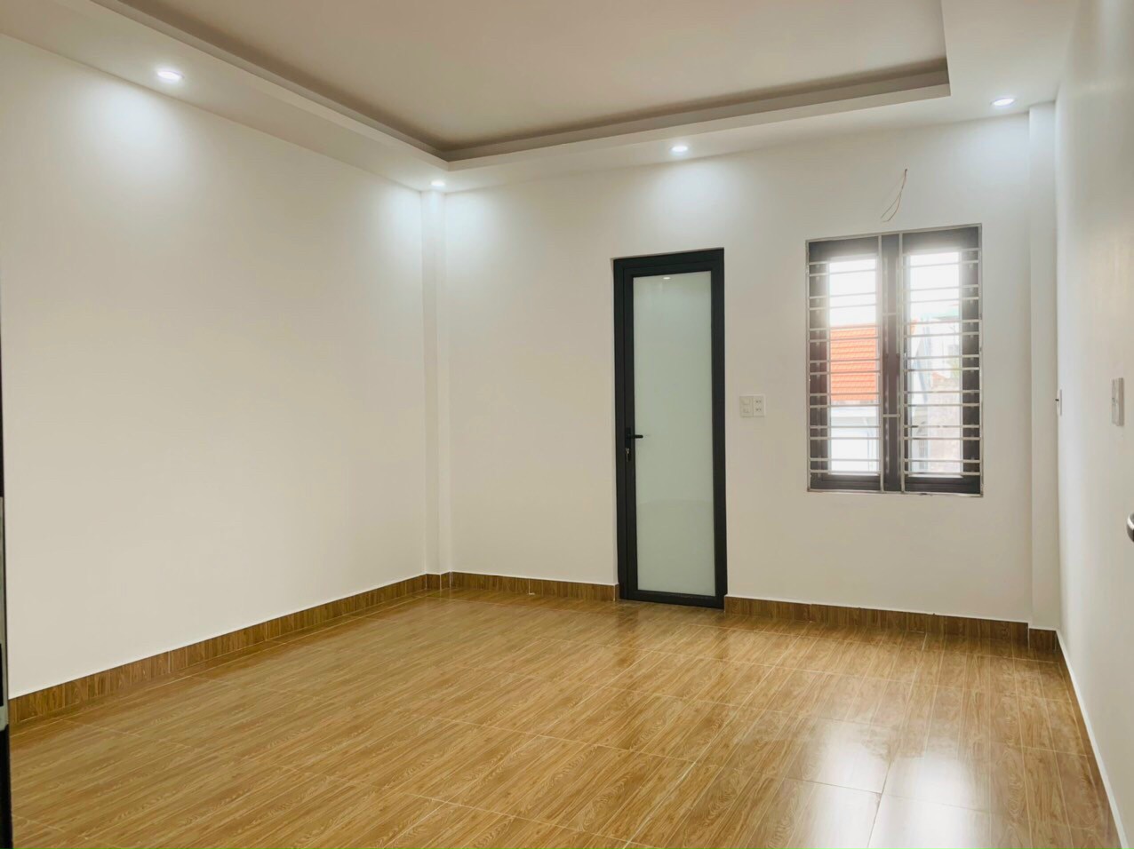 Bán nhà phố Khúc Thừa Dụ, diện tích 62m 3 tầng mới tinh độc lập, GIÁ 3.45 tỉ