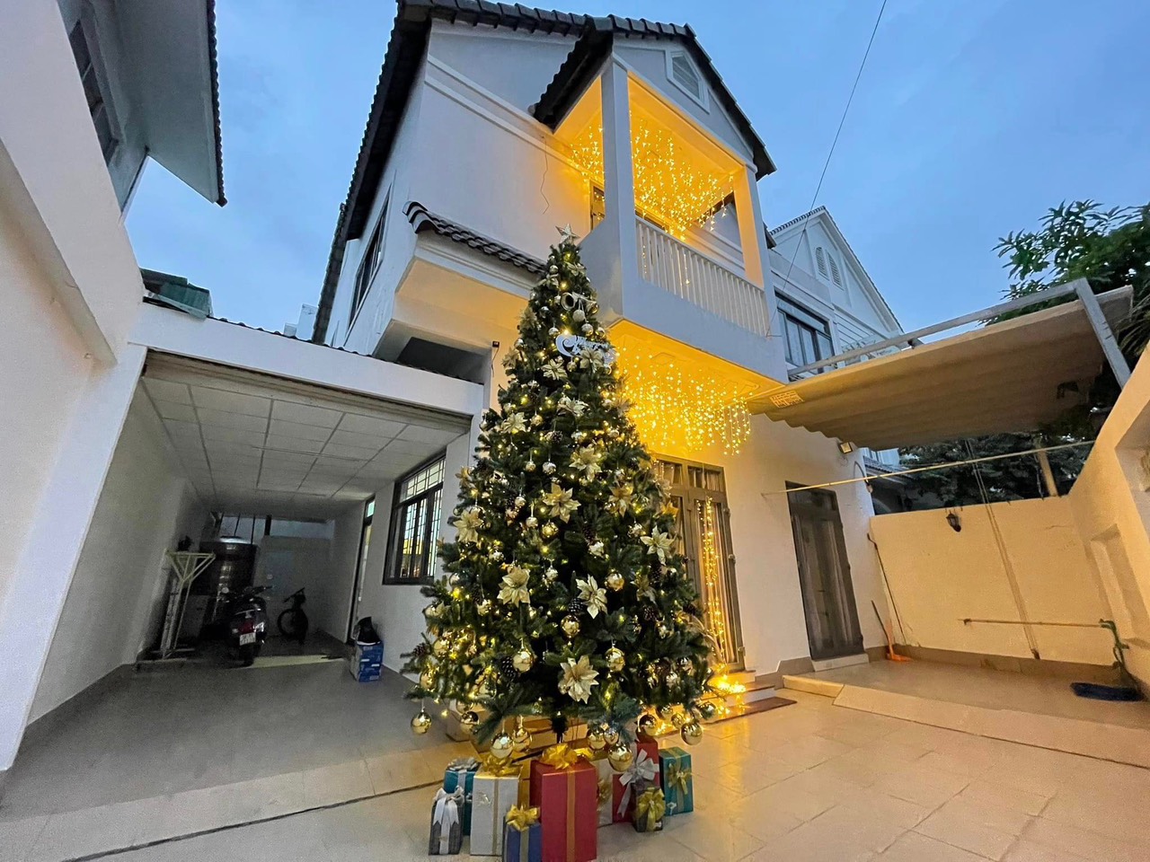 BIỆT THỰ LỘNG LẨY GIỮA TRUNG TÂM Q7. SÁT NGUYỄN THỊ THẬP. GẦN 200M2. CHỈ 17.5 TỶ