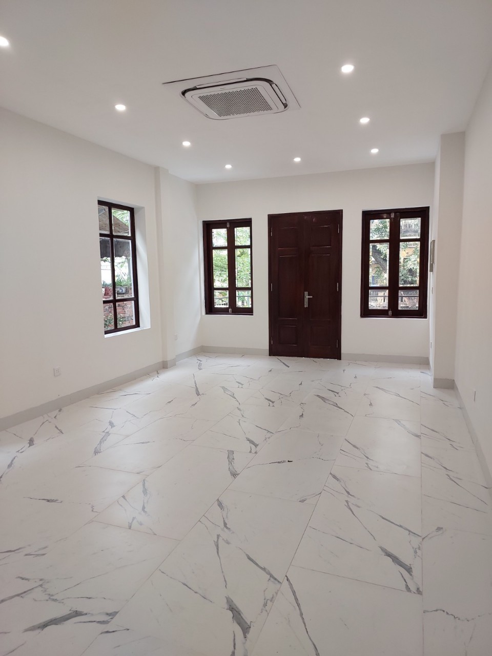 BÁN NHÀ MẶT PHỐ TRIỆU VIỆT VƯƠNG, THANG MÁY, GARA Ô TÔ, VỈA HÈ, KINH DOANH SẦM UẤT