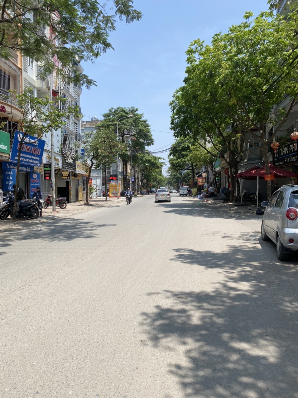 Bán nhà riêng ô tô tránh, vỉa hè Chiến Thắng Hà Đông, diện tích 40m2, 5 tầng, giá 7,6 tỷ (có thương lượng).