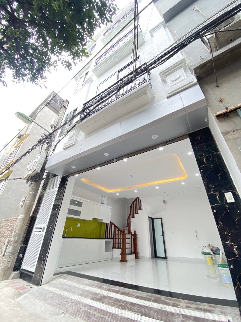 BÁN NHÀ 32m x 5 tầng, oto vào nhà, Vạn Phúc - FULL NỘI THẤT XỊN - chỉ có 5,5ty.