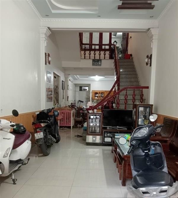 Bán nhà phố Tô Vũ - Văn Cao, diện tích 66m 4 tầng, đường 8m, GIÁ 4.8 tỉ