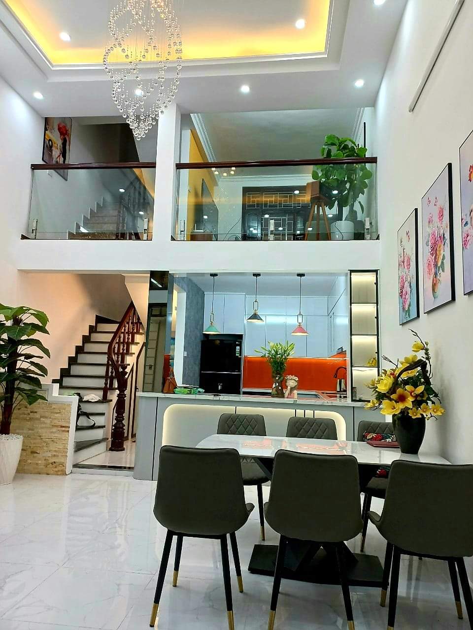 NHỈNH 6 TỶ - VĂN MIẾU - ĐỐNG ĐA - SIÊU ĐẸP - BA THOÁNG - CÁCH PHỐ 3 BƯỚC CHÂN - TIỆN ÍCH BẠT NGÀN. 45m2 5 tầng, MT 5m