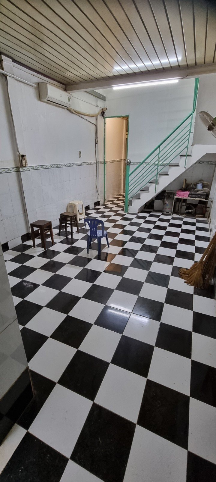 Nhà giá rẻ Hồ Thị Kỷ, Quận 10, gần 30m2, hẻm 8m, chỉ 2 tỷ nhỉnh