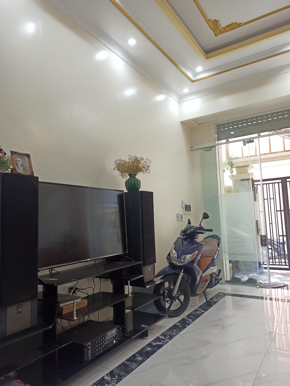 Bán nhà dân xây độc lập ngay gần mặt đường Cát Bi, 55m 4 tầng sân cổng, GIÁ 3.95 tỉ