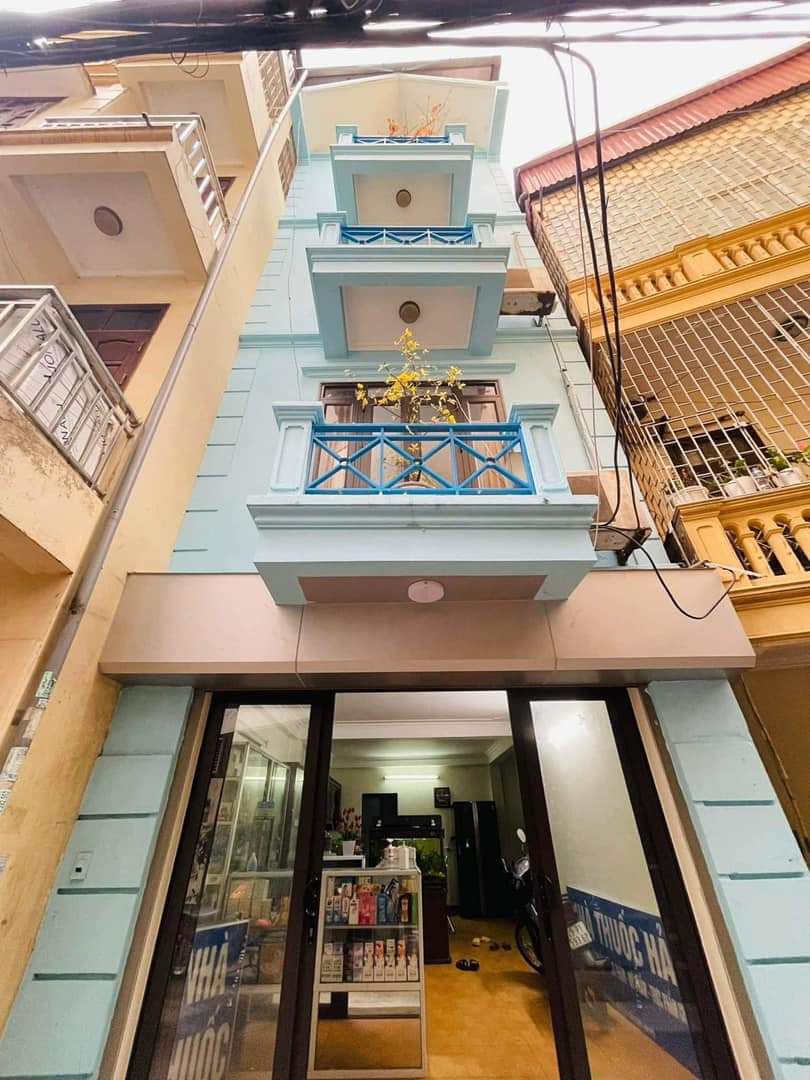 CẦU GIẤY - KINH DOANH - Ô TÔ QUA NHÀ - NHÀ ĐẸP Ở NGAY. SỔ ĐỎ TRAO TAY.50m2 4 tầng, MT 4,4m