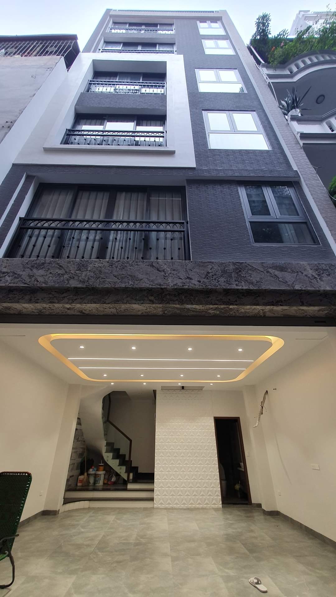 THÁI HÀ - GARA Ô TÔ - THANG MÁY - NHÀ MỚI - GẦN NGÃ TƯ TÂY SƠN - THÁI HÀ. GIAO THÔNG THUẬN TIỆN. Diện tích 46m2 7 tầng