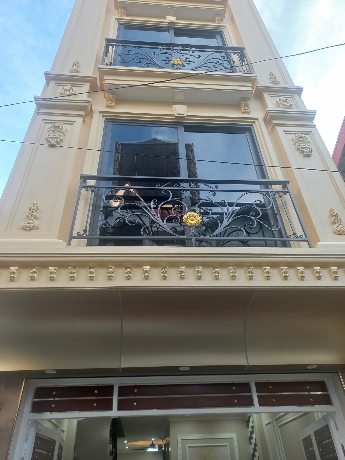 BÁN NHÀ ĐÀM QUANG TRUNG-LONG BIÊN SIÊU PHẨM - NHÀ ĐẸP Ở NGAY - GẦN PHỐ - THANG MÁY - GARA - NỘI THẤT VIP