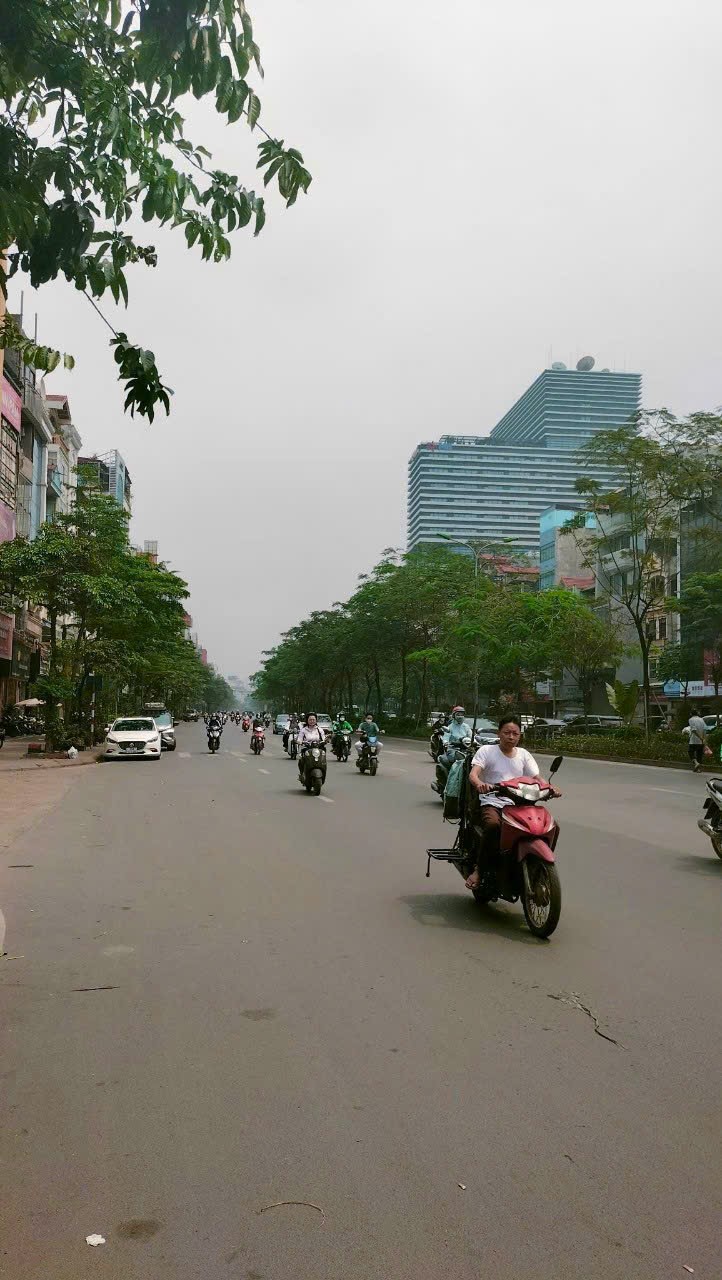 Lô góc, Hàng xóm Quận ủy Hoàng Mai, Phố Thịnh Liệt, 197m, Giá 16 tỷ.