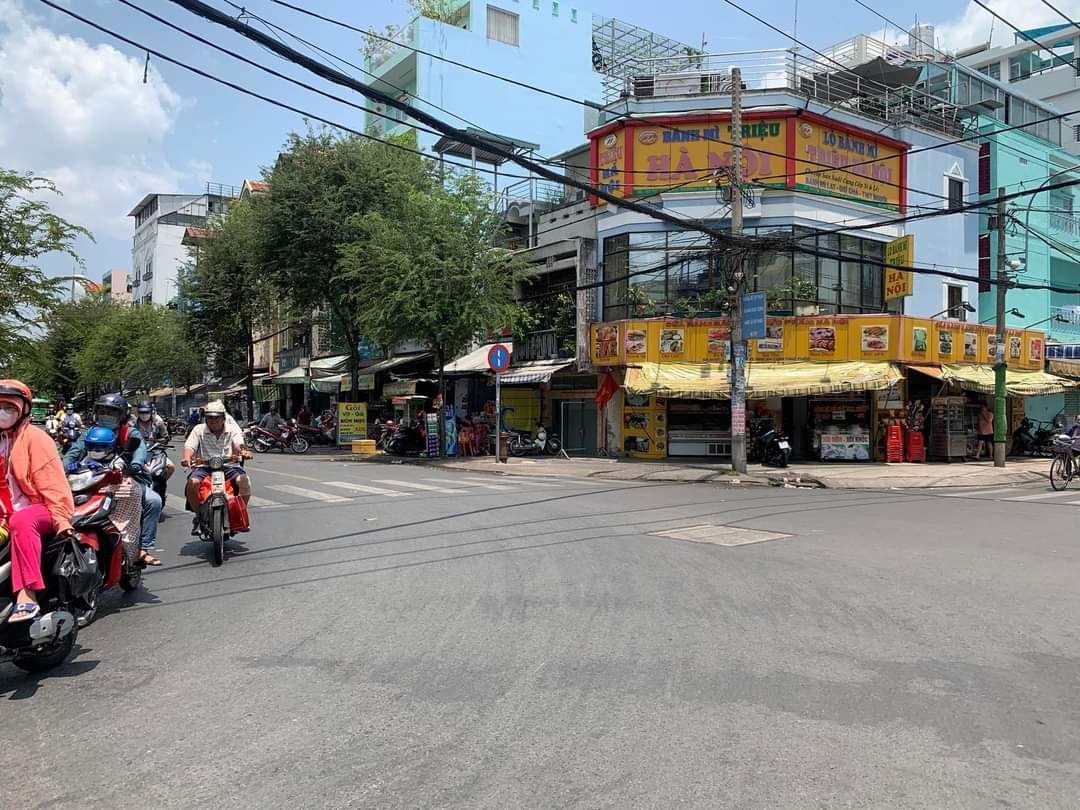 Chủ Cần Bán Gấp Xuất Cảnh. OTo Ngủ Trong Nhà. Nhà 4 Tầng. 4 PN. Ngay Vị Trí Sầm Uất. Liền Kề Quận 5, 10, 1. Ngay Nguyễn