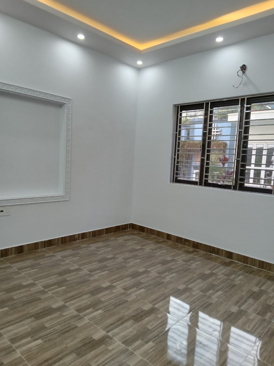 Bán nhà lô góc 2 mặt ngõ 213 Thiên Lôi, 3 tầng, GIÁ 3.4 tỉ ngõ ô.tô đỗ la liệt