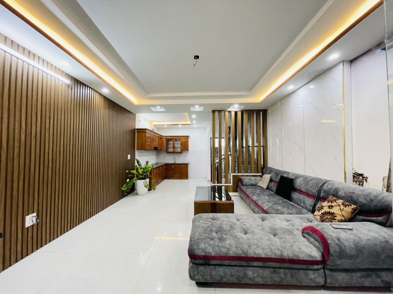 Bán nhà rẻ đẹp phố Thiên Lôi, 4 tầng 4 ngủ, GIÁ 2.39 tỉ ngay gần Cầu Rào 1