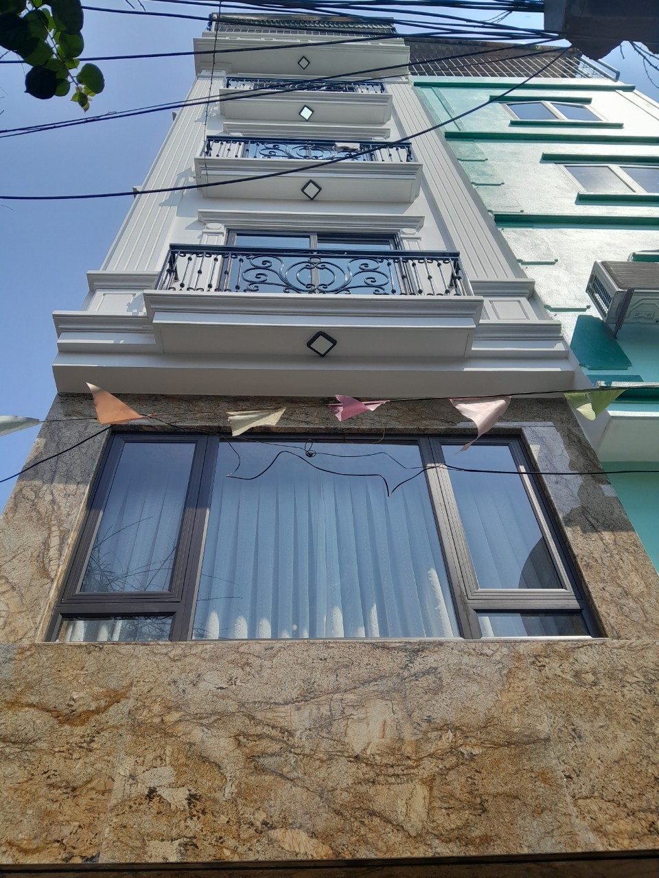 Cần bán nhà 6 tầng mới xây tại Đường Bát Khối.