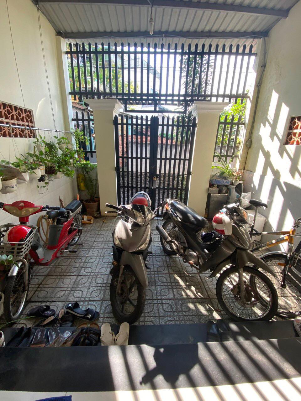 Bán Gấp Nhà Lê Văn Việt,Hiệp Phú,Quận 9 80m2 xe hơi đổ cửa chỉ nhĩnh 3 tỷ, sổ riêng