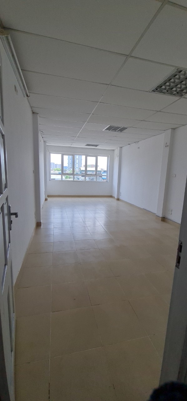 Cho thuê nhà MẶT PHỐ Kinh doanh Nguyễn Xiển 45m2 x 6 tầng, 35 triệu/tháng