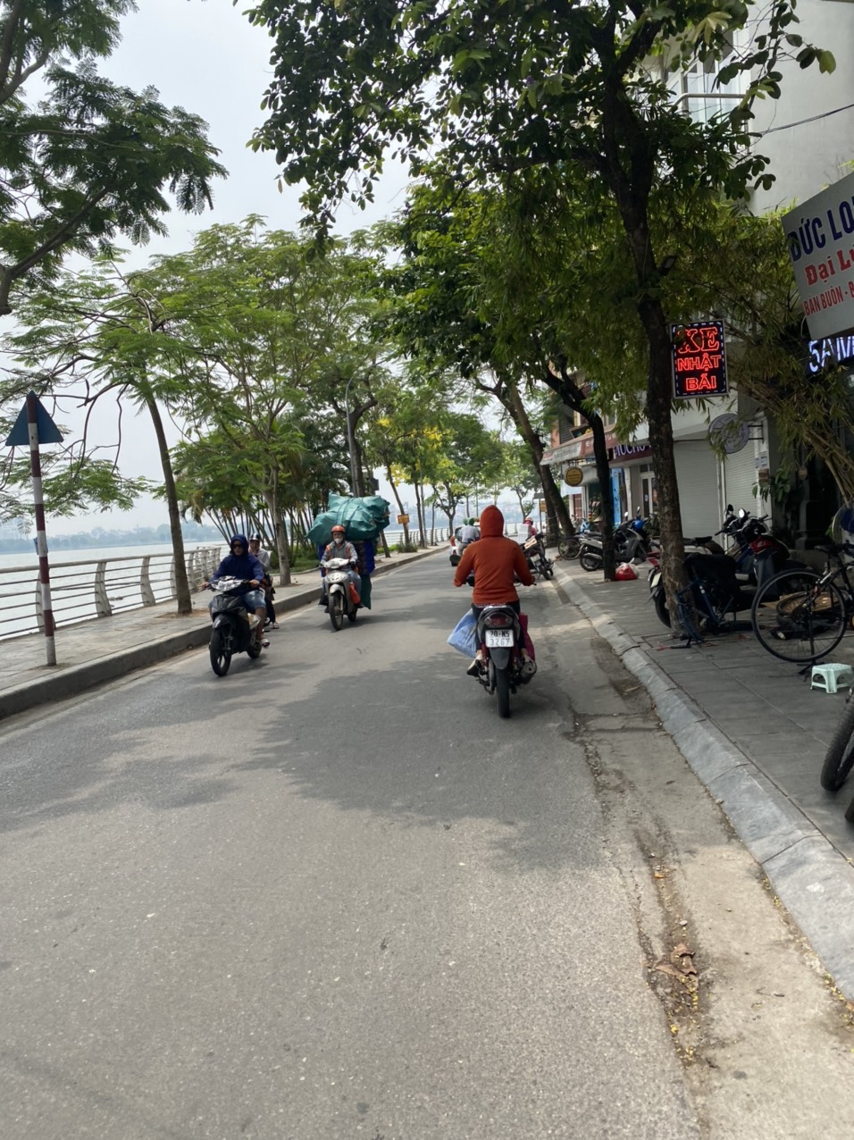 NHỈNH 13 TỶ có nhà Hồ Tây, ô tô vào nhà, DT 140m, MT 10m, ngõ thông tứ tung