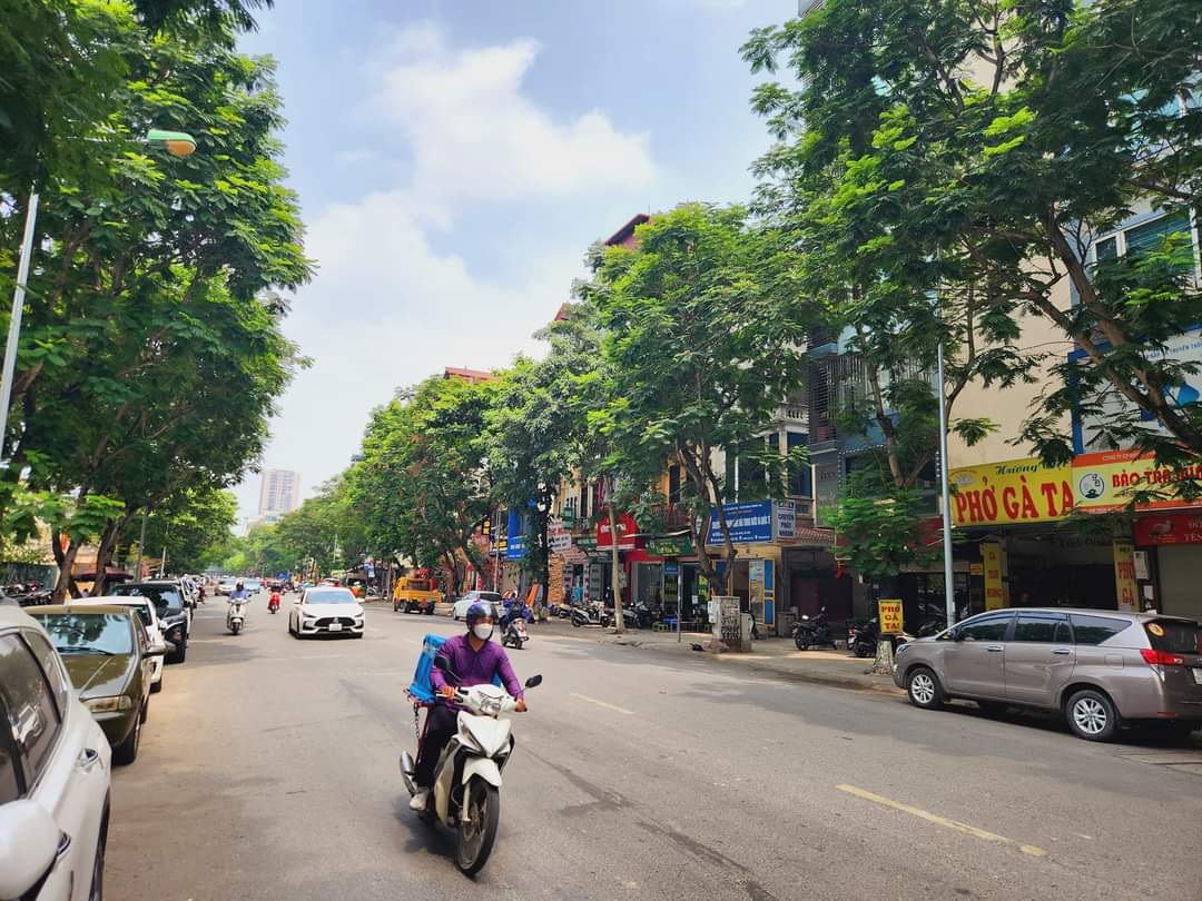 Qúa rẻ ! nhà mặt phố trần quôc hoàn cầu giấy 65m x 6t giá nhỉnh 21 tỷ