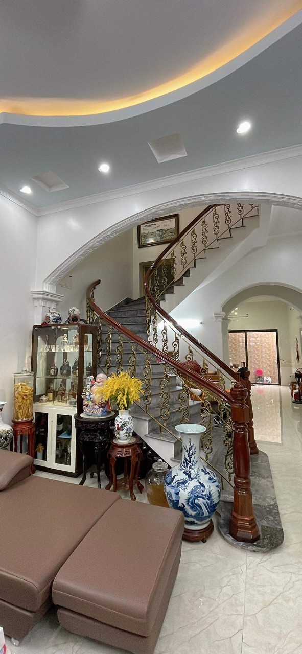 Bán nhà mặt phố Đông Trà - Chợ Hàng, 100m 3 tầng độc lập GIÁ 6.2 tỉ sân cổng