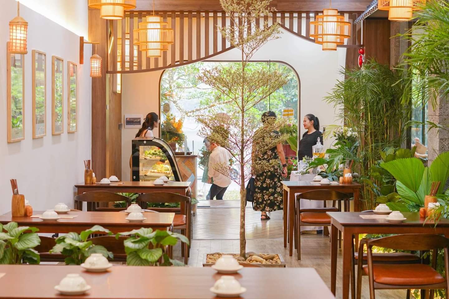 Bán Nhà Mặt Phố Cầu Giấy 5 Tầng Kinh Doanh Ngày Đêm Chỉ 24,8 Tỷ