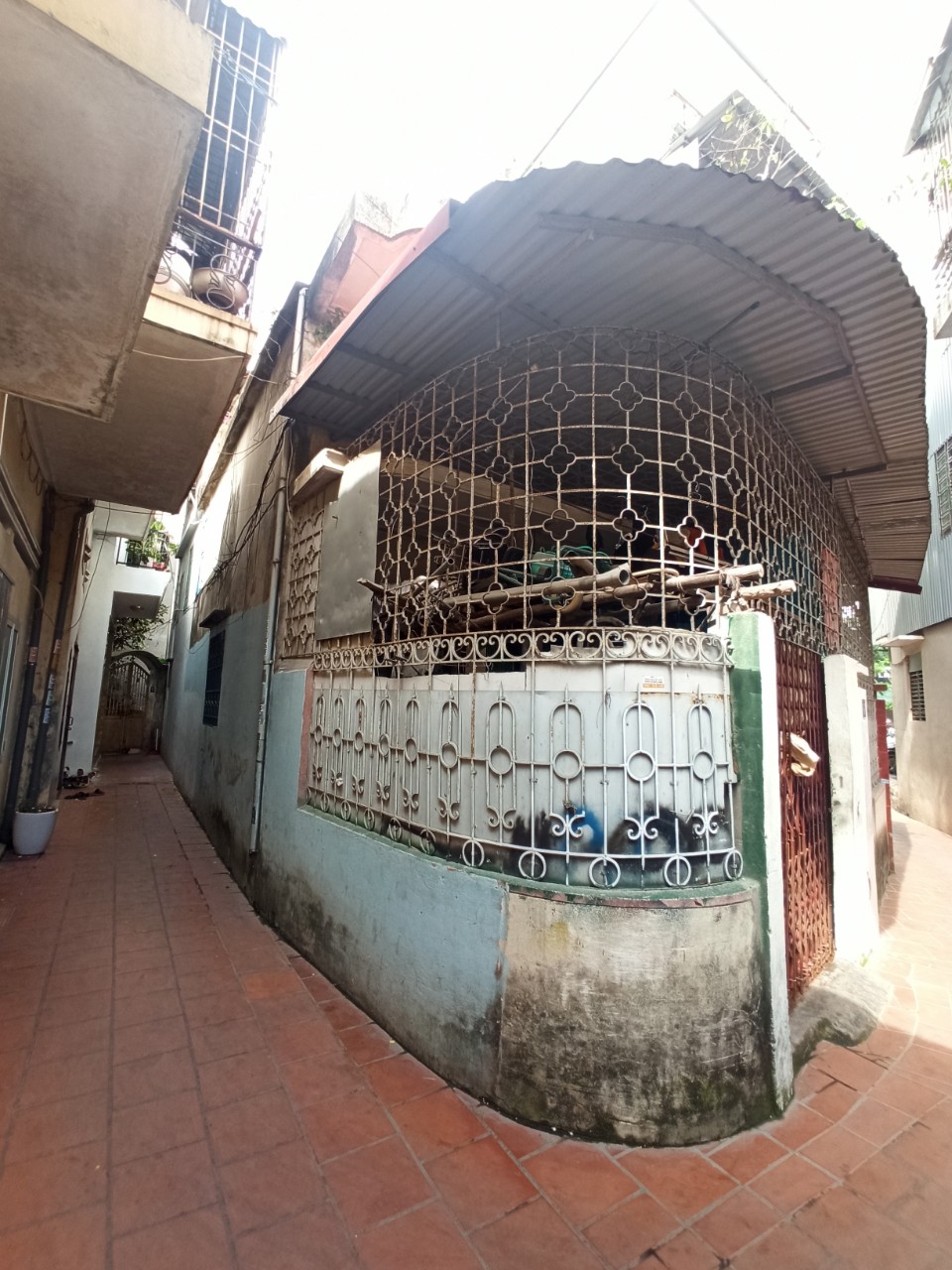 Bán đất ngay sau nhà mặt đường Hồ Sen, diện tích 55m, lô góc, GIÁ 3.3 tỉ