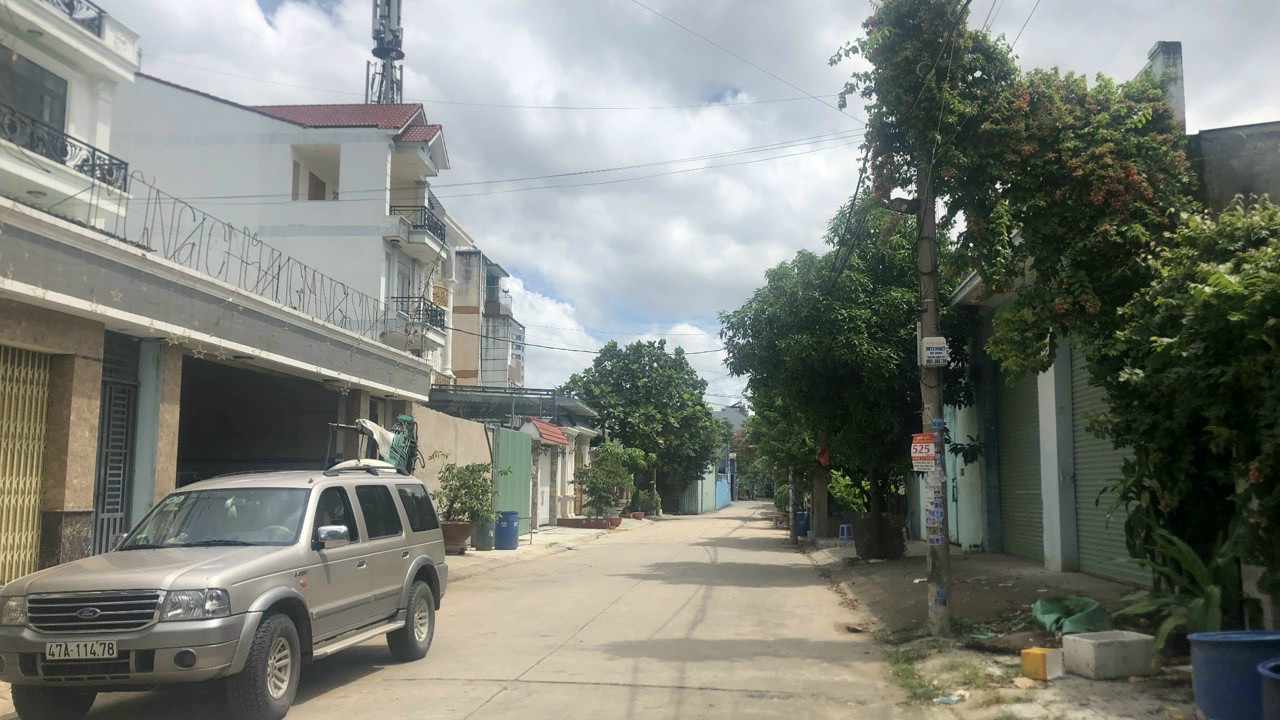 Bán gấp kho xưởng gần chợ Đầu mối Thủ Đức, xe công ra vào thoải mái.