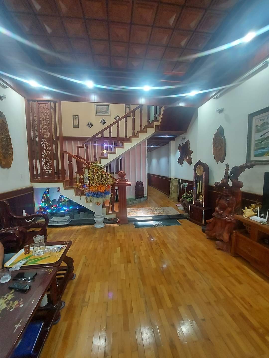 Nhà 3 tầng đẹp lộng lẫy, ốp toàn gỗ Lào, đường 10,5m, gần chợ, trường học các cấp, UBND phường, biển Sơn Trà