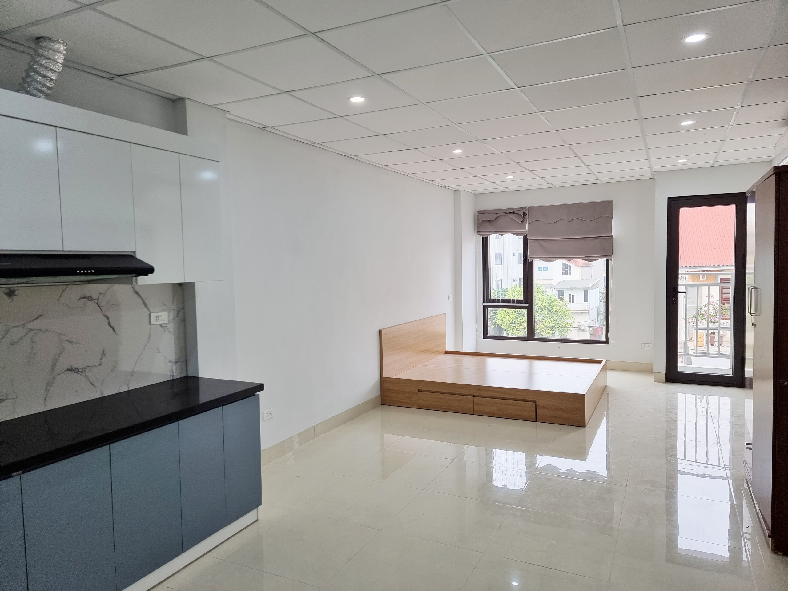 Chính chủ nhà 7 tầng cần cho thuê căn hộ tầng 4 có thang máy mới xây, View Hồ
