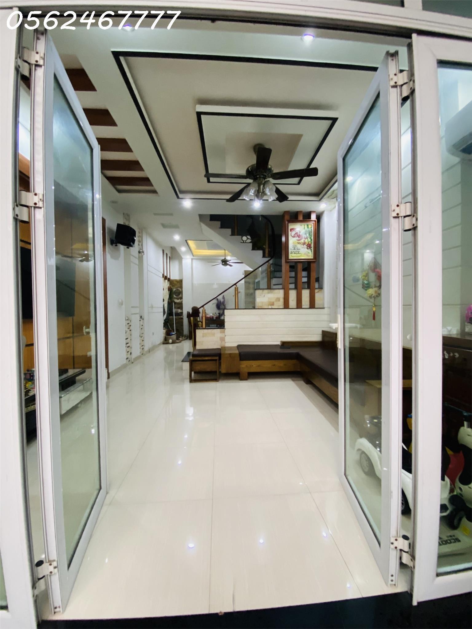 Bán nhà 56m2 x 3 tầng xây độc lập ngõ Khúc Thừa Dụ giá 3.2 tỷ