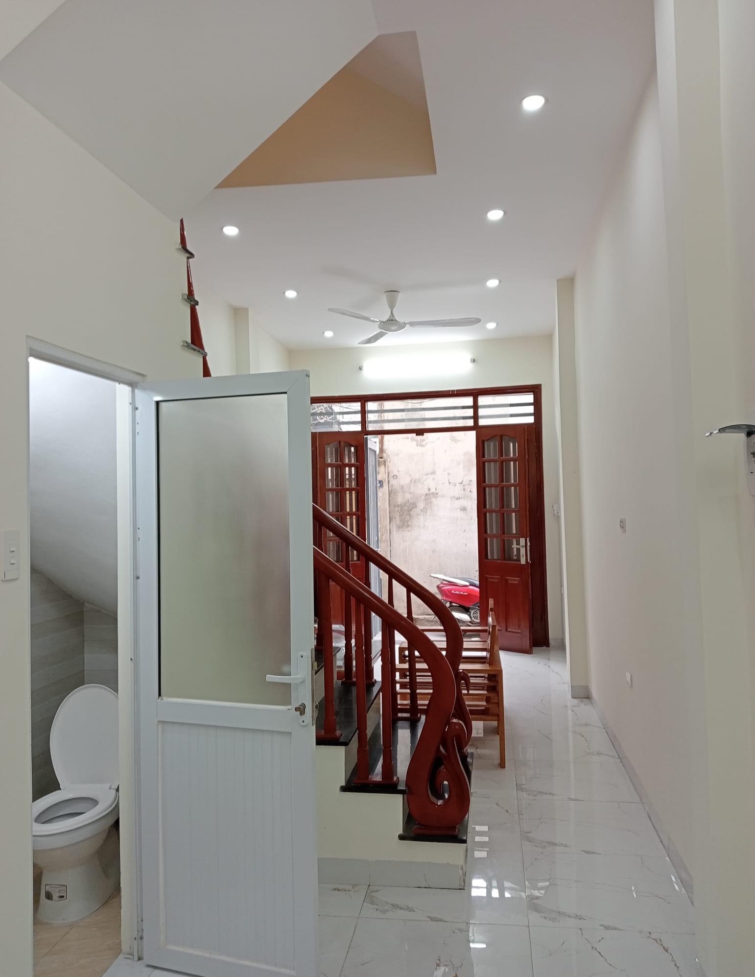 Bán nhà 4 tầng Hà Cầu, Hà Đông, diện tích 36m2, mặt tiền 3,1m. Giá chỉ : 4,5 tỷ (Có thương lượng)