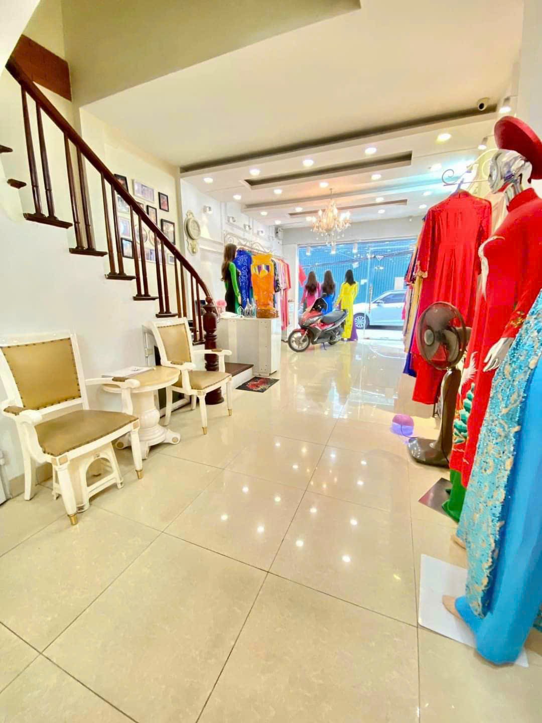 NHÀ ĐƯỜNG LÁNG - KINH DOANH - Ô TÔ TRÁNH - CÁCH PHỐ 30M. GẦN ĐH GIAO THÔNG VẬN TẢI, CV THỦ LỆ. Diện tích 55m2, 5 tầng,