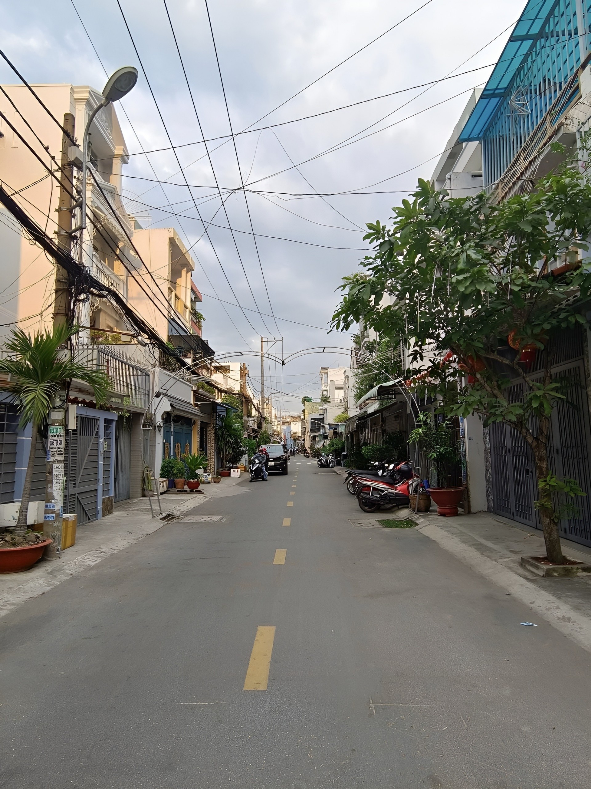 Bán nhà đường Nguyễn Thị Tú, Bình Tân, 80m2, 1 trệt 2 lầu, hẻm 8m thông, giá rẻ