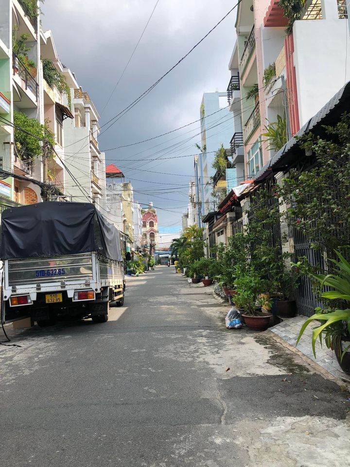 Bán nhà Đường Hương lộ 2, Bình Tân, 4x16m, 1 trệt 2 lầu, Hẻm xe tải, giá rẻ