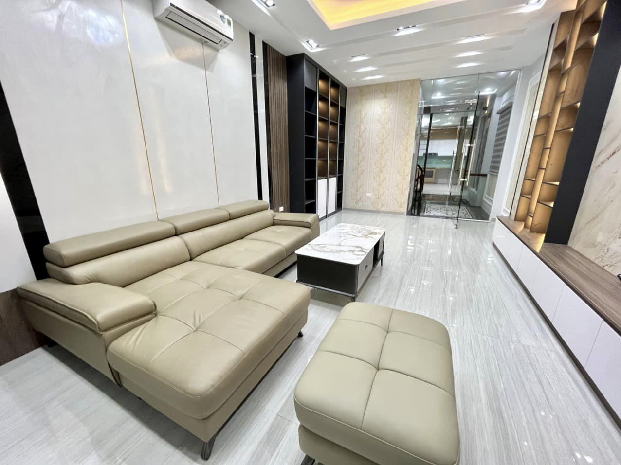 Bán ngôi nhà 75m2 phố Nghi Tàm, Tây Hồ Chủ tự xây 5 phòng ngủ Ô tô dừng đỗ ngày đêm 3.7 Tỷ