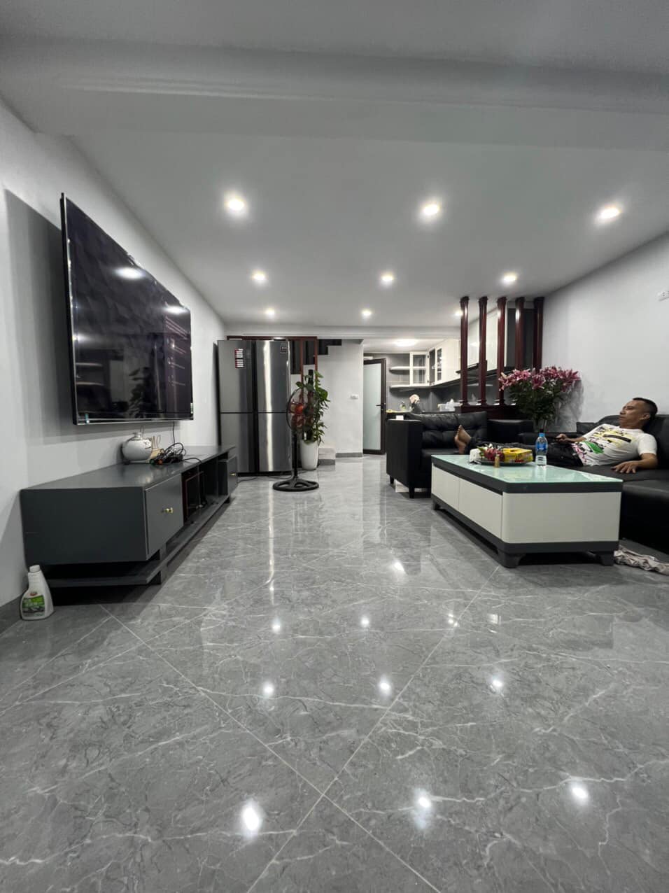 Bán ngôi nhà 146m2 phố Nghi Tàm, Tây Hồ Gara 3 Ô tô tránh Thang máy XỊN Dòng tiền khủng 16.5 Tỷ