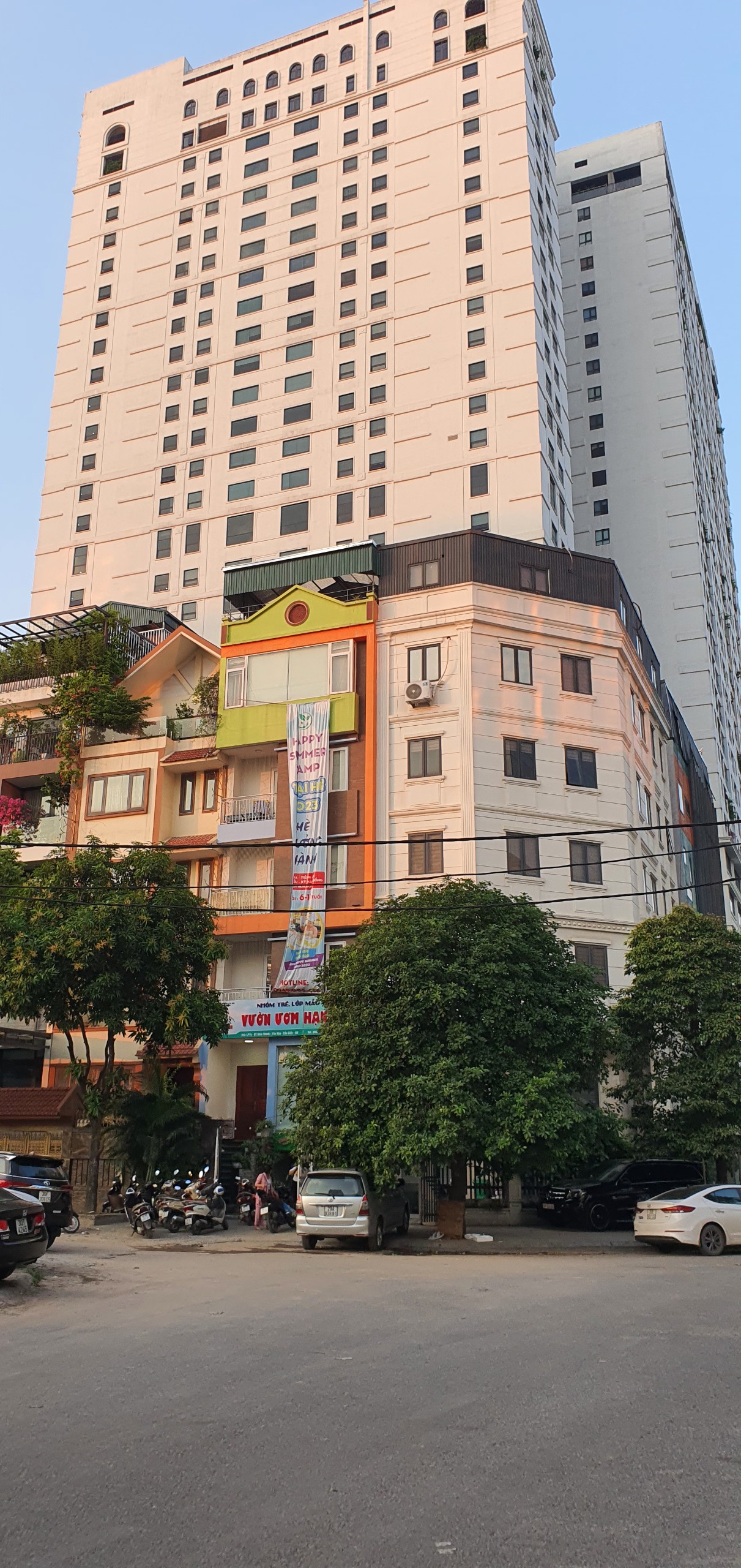 Bán gấp nhà Mạc Thái Tổ- Cầu Giấy 40m x 5 tầng, oto tránh, ngõ thông, kinh doanh.