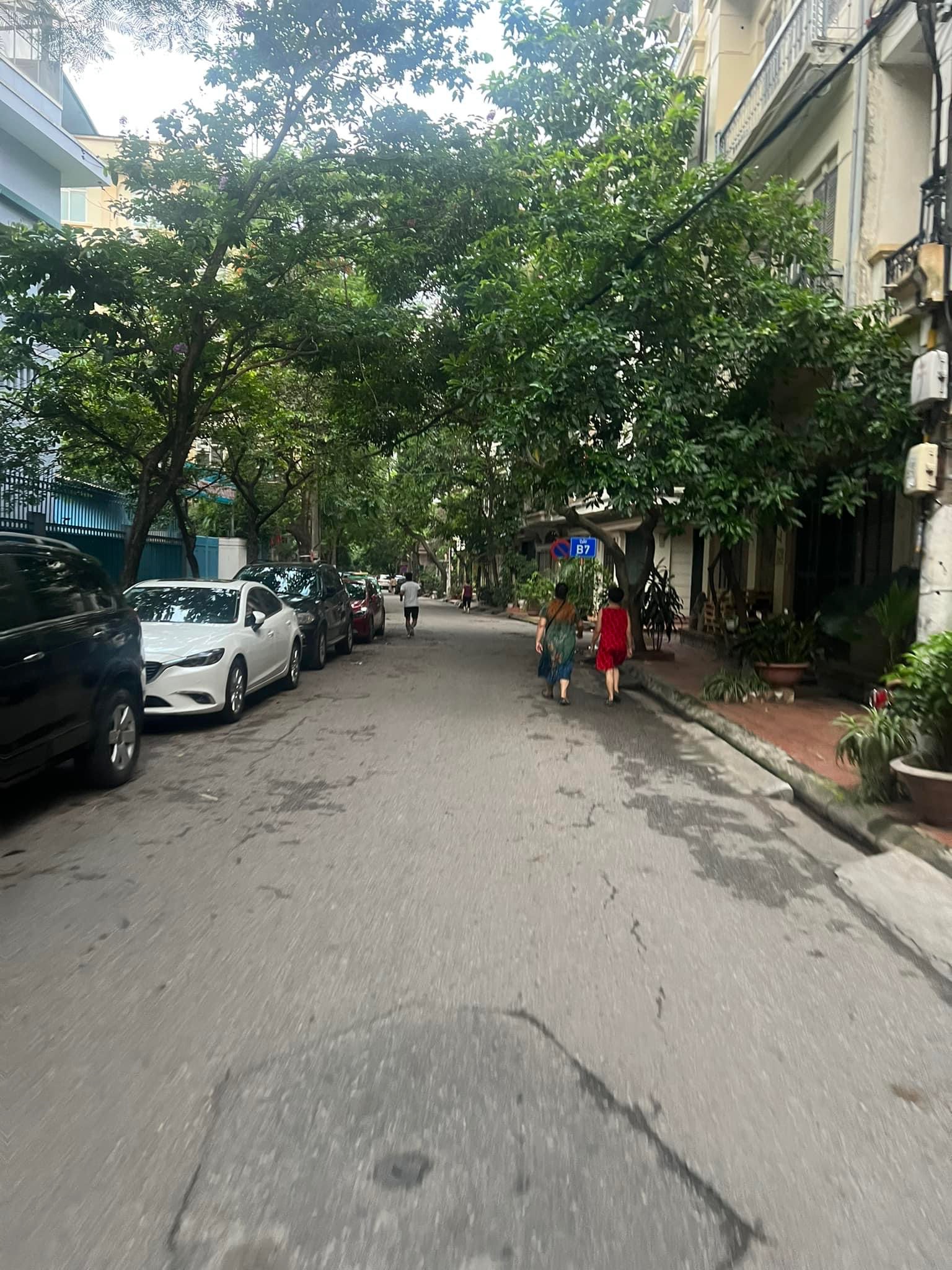 BÁN NHÀ PHÂN LÔ ĐẦM TRẤU QUẬN HAI BÀ TRƯNG - 62M 5 TẦNG MT 12M - LÔ GÓC 2 MẶT TIỀN KINH DOANH ĐỈNH VỈA HÈ OTO CHẠY VÒNG QUANH