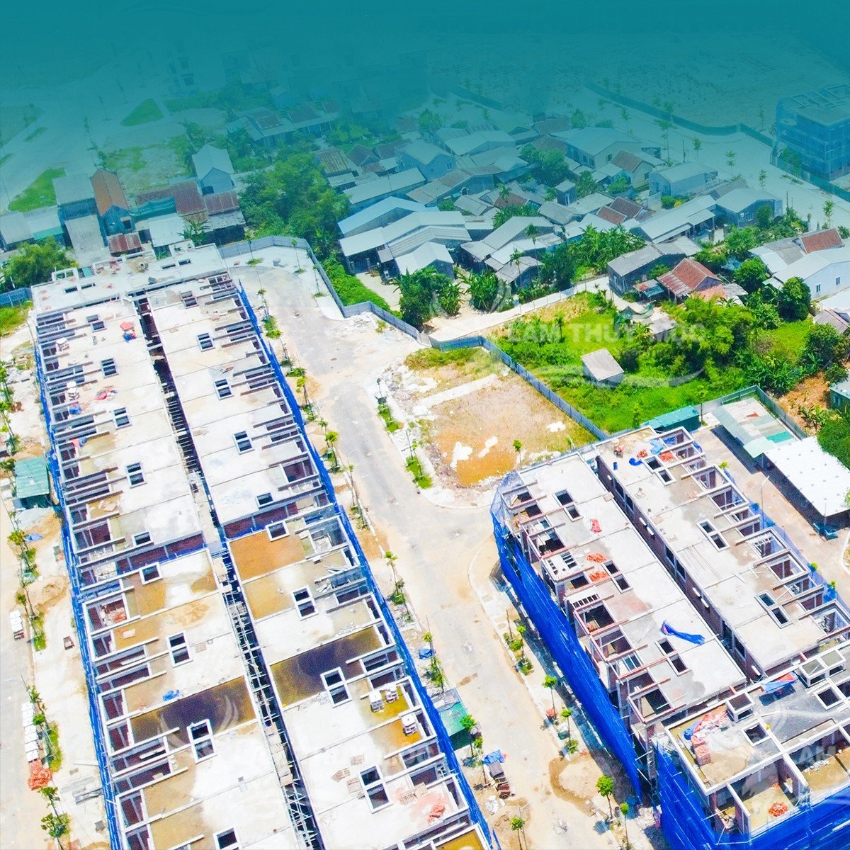 BÁN NHÀ PHỐ ĐƯỜNG 19,5M - MẶT TIỀN 7M - CỐT NỀN CAO