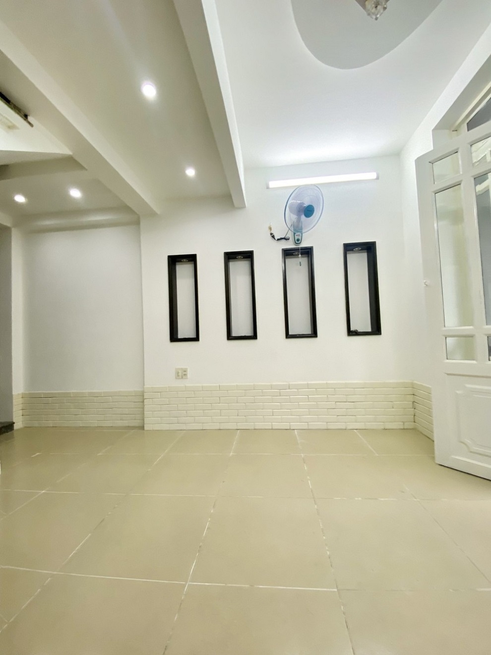 Bán gấp nhà hẻm ô tô Bàn Cờ, Quận 3, 4x12.5, chỉ 5 tỷ 95