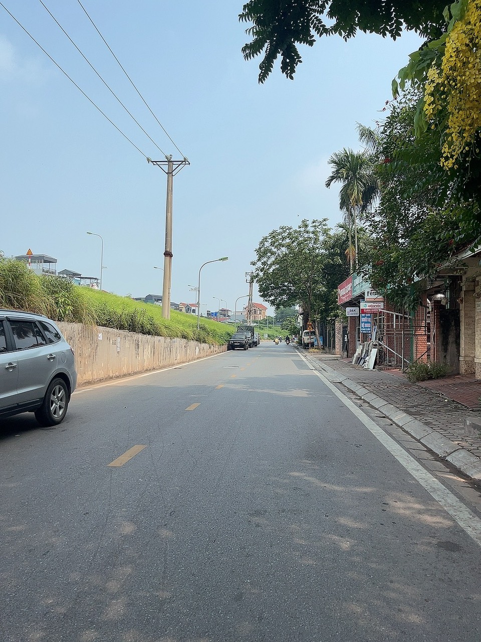 ĐÃ CỌC MUA NHÀ MỚI NÊN CẦN BÁN GẤP NHÀ NGỌC THUY NÊN GIÁ RẤT RẺ - LÔ GÓC, Ô TÔ SÂN RỘNG ĐỂ XE THOẢI MÁI. 75M2