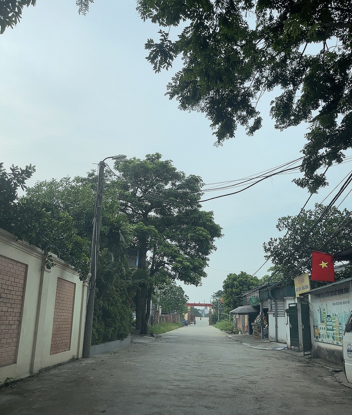 GIA ĐÌNH CHUYỂN SANG CẦU GIẤY NÊN CẦN BÁN NHÀ ĐANG Ở HẢI BỐI - ĐÔNG ANH. DIỆN TÍCH 67M2, LÔ GÓC, Ô TÔ VÀO NHÀ. GIÁ 4.5