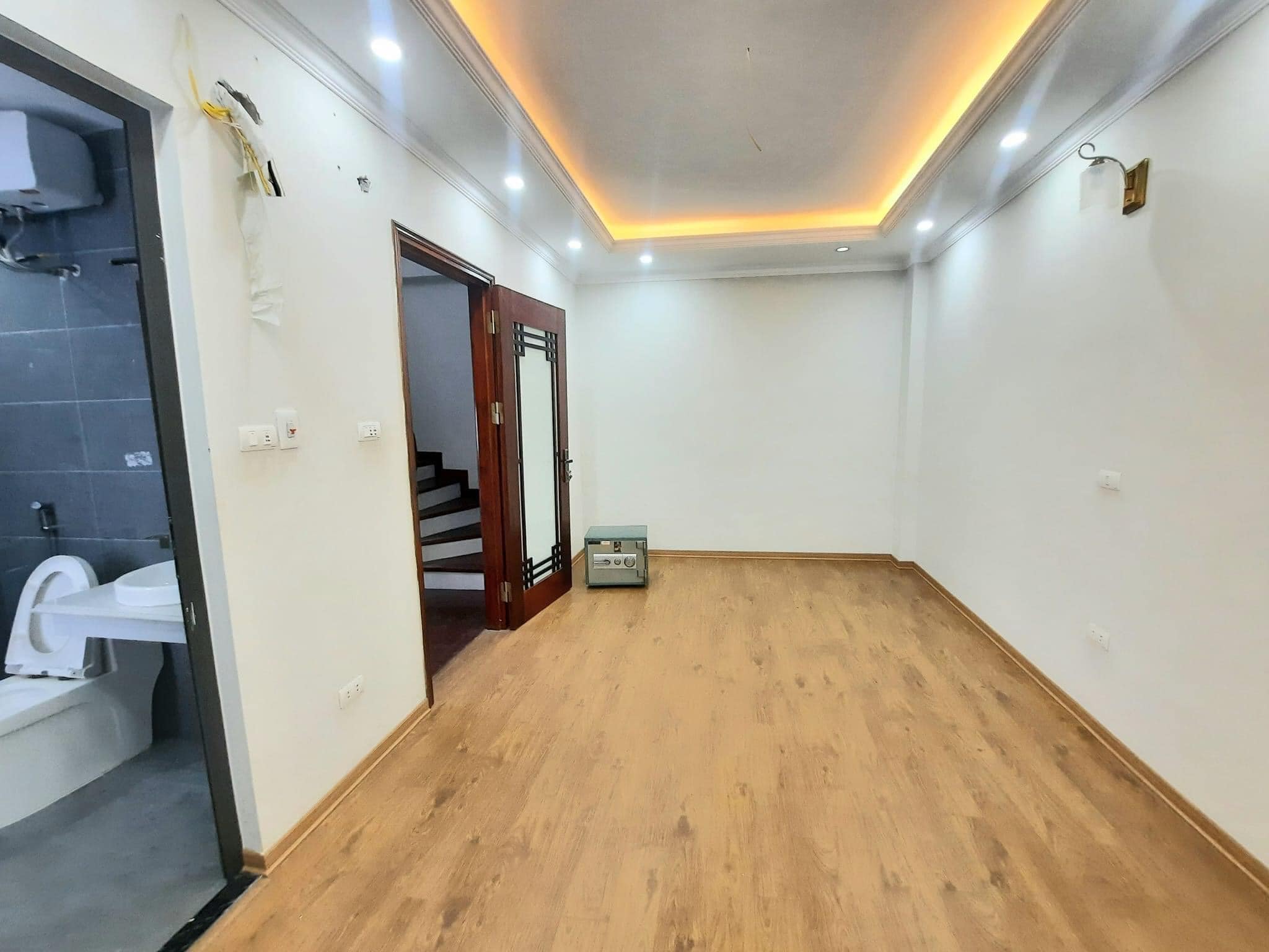 BÁN NHÀ MỚI XÂY ĐẸP LONG LANH - MẶT NGÕ NGUYỄN ĐỨC CẢNH - CÁCH PHỐ 10M- LÔ GÓC 2 THOÁNG